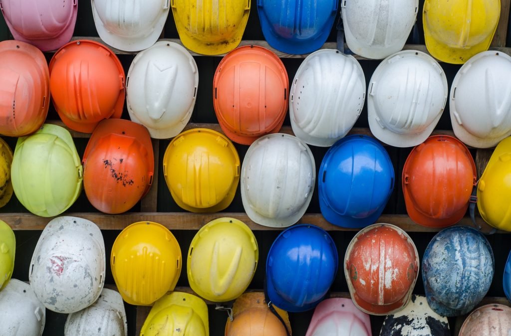Capacetes de segurança para obra