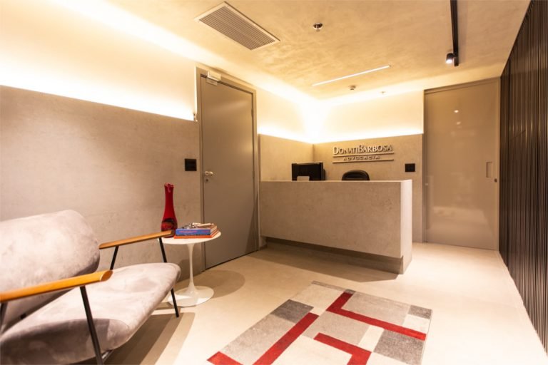 Recepção do escritório DB com obra da Diaz Engenharia