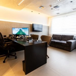 Sala do escritório DB com obra da Diaz Engenharia