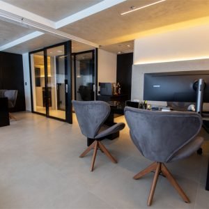 Sala do escritório DB com obra da Diaz Engenharia