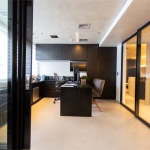 Sala do escritório DB com obra da Diaz Engenharia
